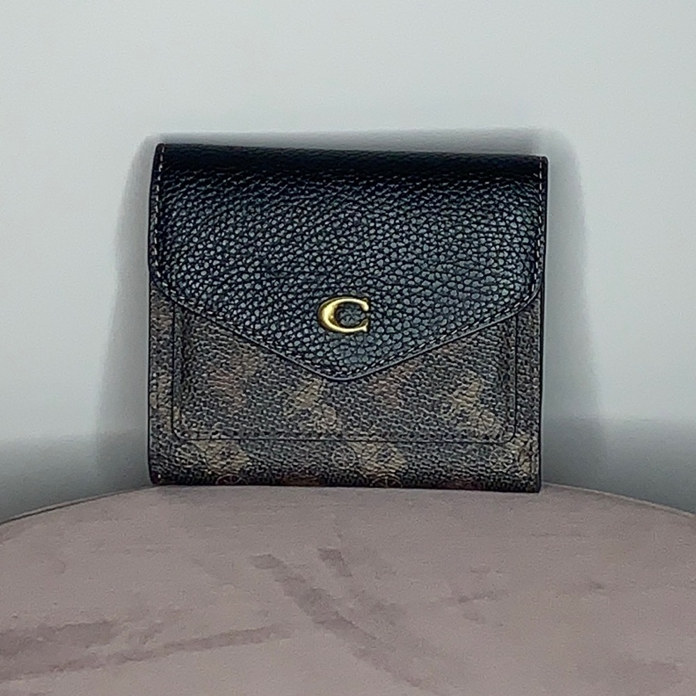 Coach small wyn wallet